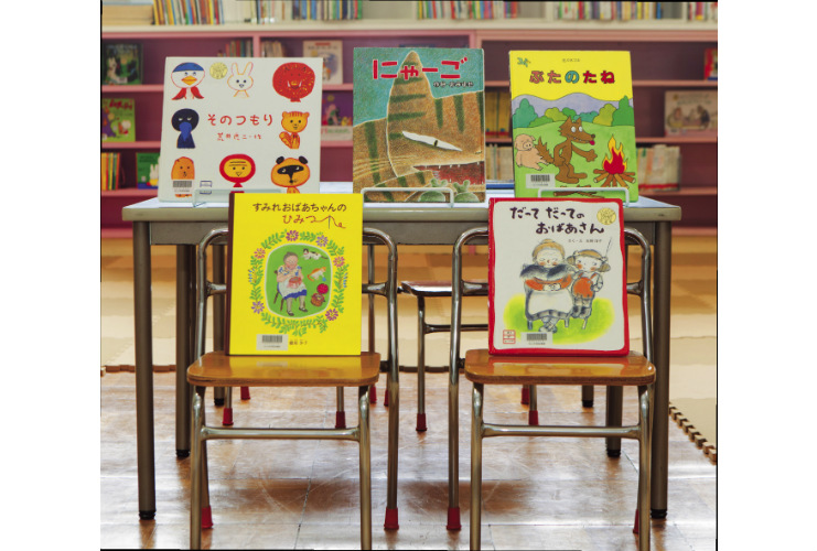 絵本に親しむための環境づくり～表紙を見せて選びやすい並べ方