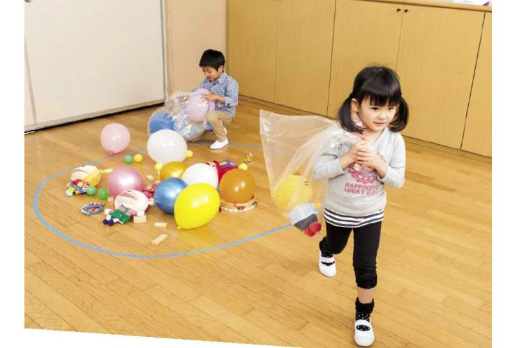 プレゼントごっこあそび「よっこらしょリレー」