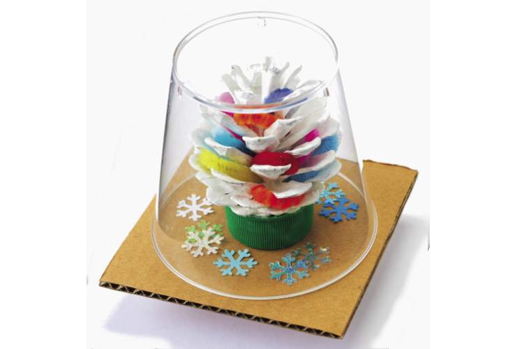 ひっくり返しても楽しめる！「スノードームツリー」