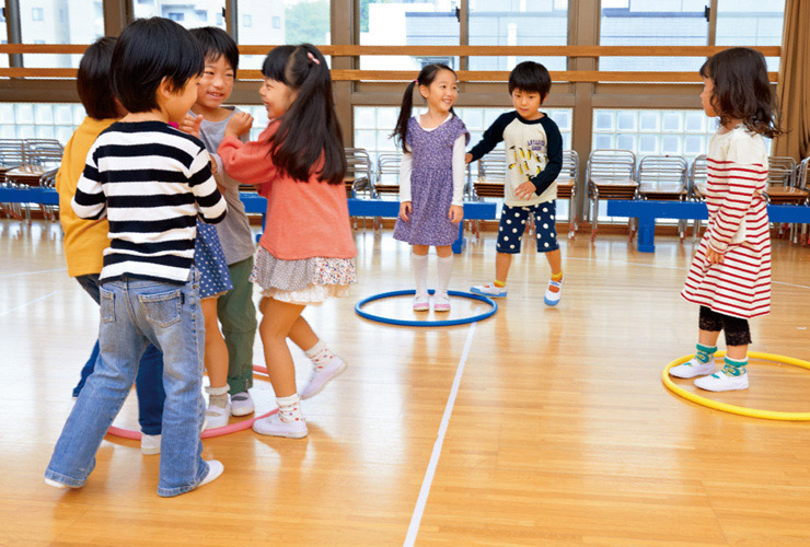 カラダぽかぽかあそび「グーチョキパーで満員フープ」