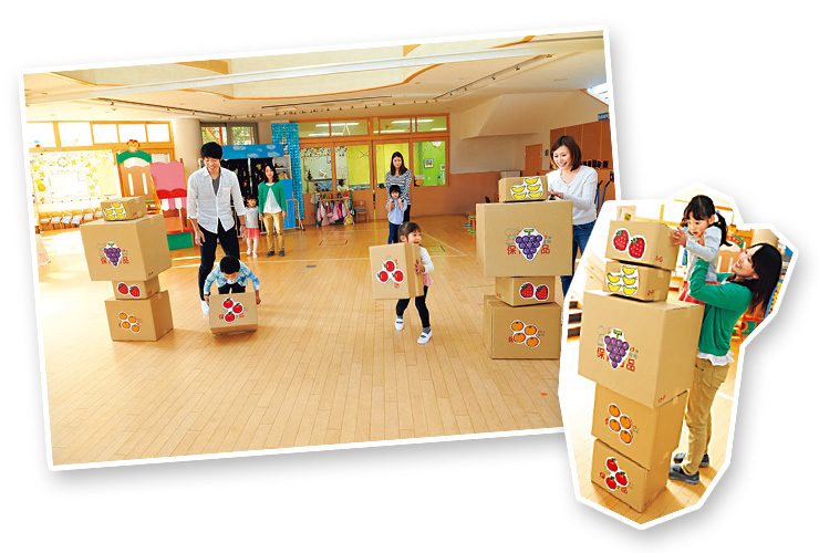 親子あそび「段ボールタワーリレー」