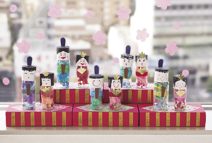 ぎゅうぎゅう詰め込む「ミニペットボトルびな」