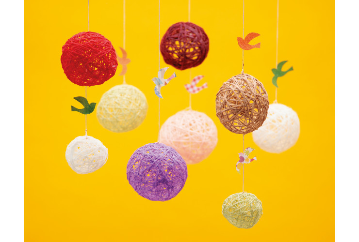 ストリングボールの吊るし飾り