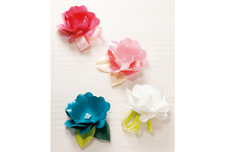 ペーパーデコレーションのお花コサージュ