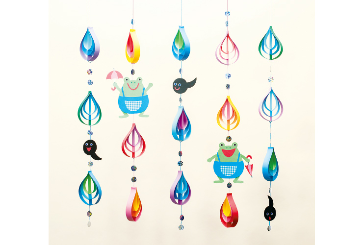 カラフルなしずくで彩り豊かに「雨つぶとかえるの吊るし飾り」