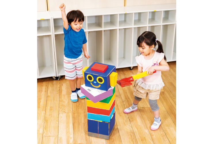 だるま落としを巨大化！「ロボット型だるま落とし」